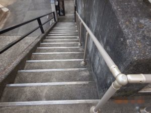 玄関アプローチ手摺階段